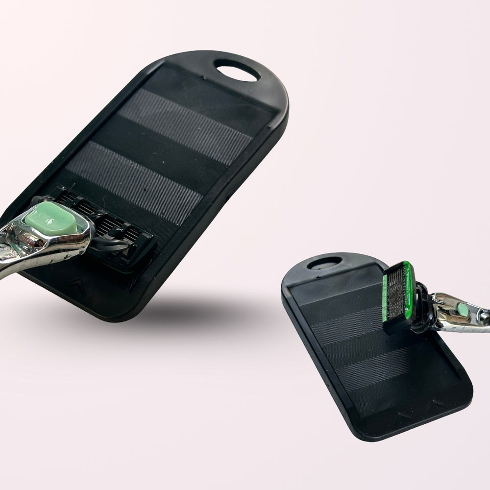 Aiguiseur de Rasoir 2-en-1 – Affûte les Lames et Nettoie les Poils Coincés