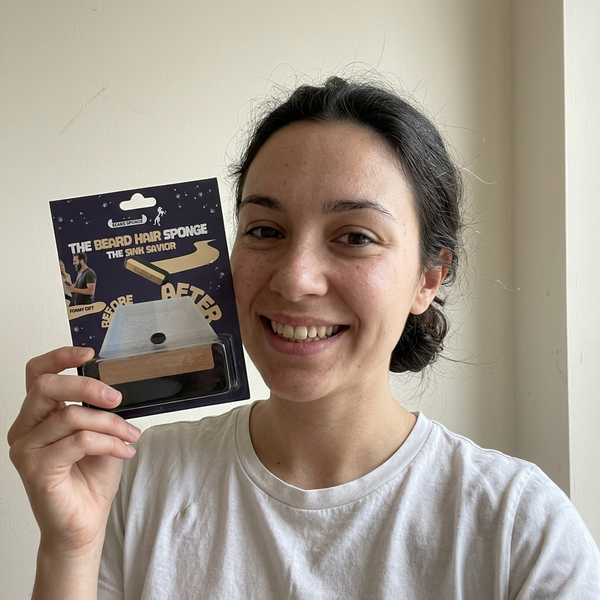 Sophia offrant la Beard Sponge